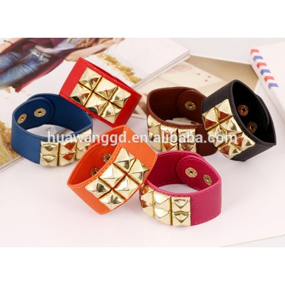 Hot sale gold rivet genuine leather women jewelry bracelet